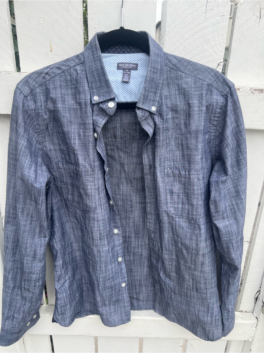 Van Heusen Never Tuck Men's Blue Button-Down Shirt Medium 15-15.5